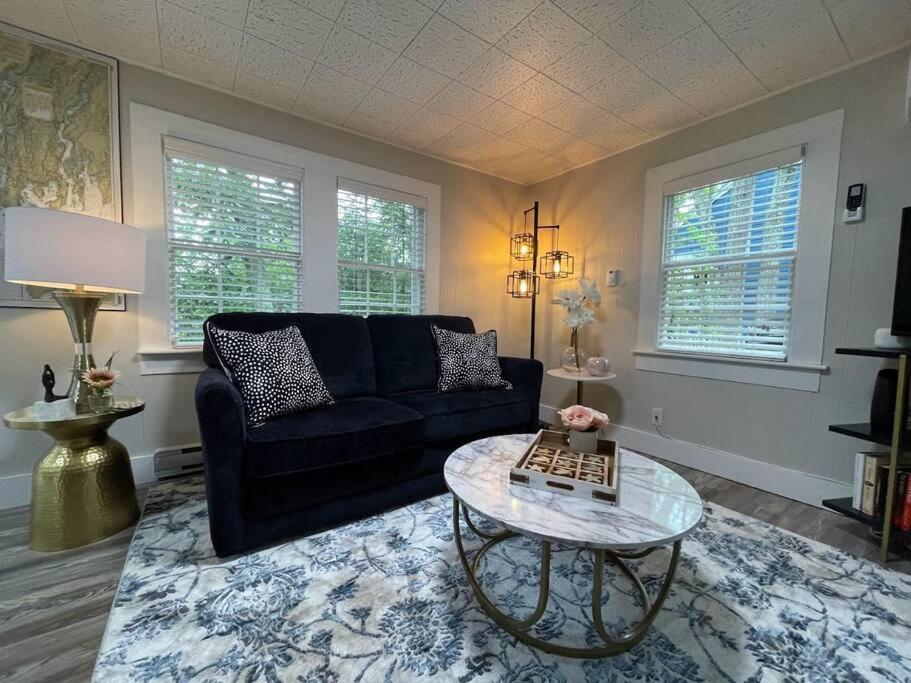 Spacious 1 Bedroom Close To Everything 4 Hébergement de vacances Edgecomb