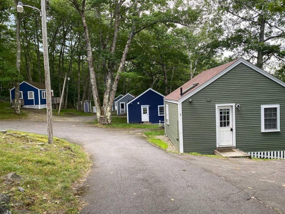 Spacious 1 Bedroom Close To Everything 4 *