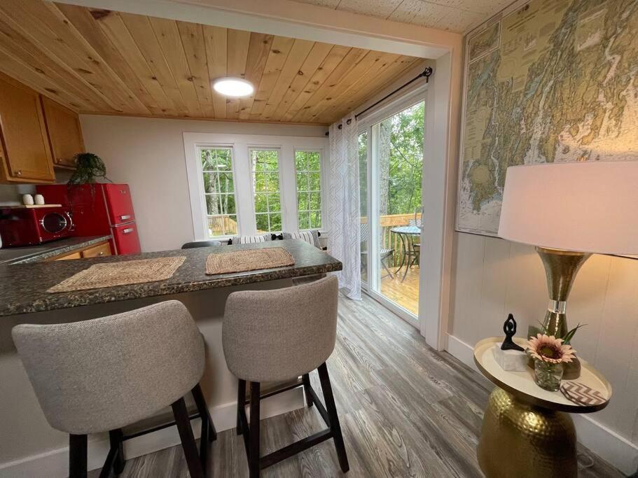 Spacious 1 Bedroom Close To Everything 4 Edgecomb
